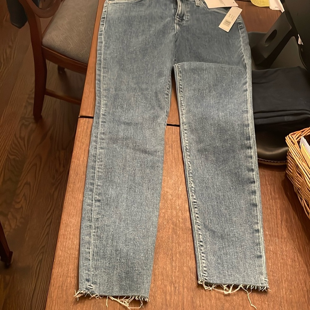 NWT Hudson skinny jeans with frayed hem - perfect for spring and summer